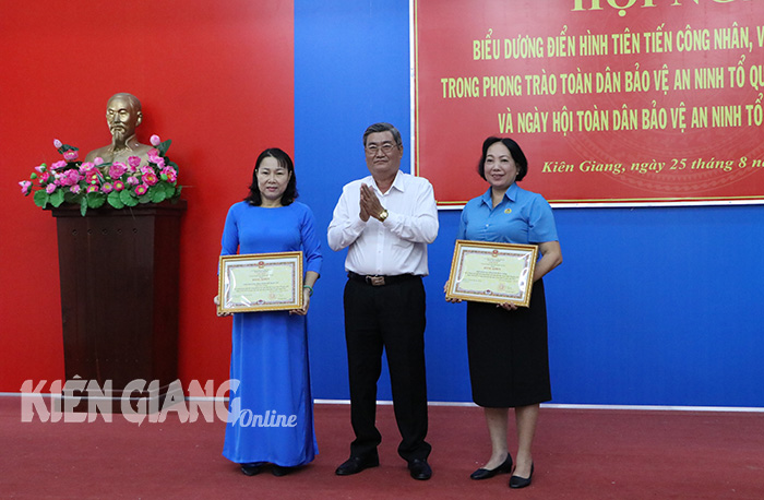 Biểu dương 38 tập thể, cá nhân điển hình tiên tiến trong phong trào toàn dân bảo vệ an ninh Tổ quốc